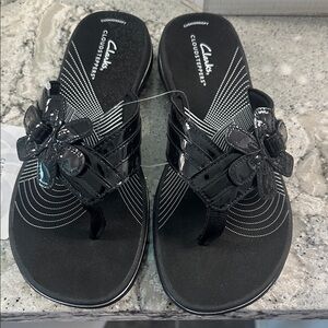NEW Clarks Women's Black Cloudsteppers Floral Thong Sandals